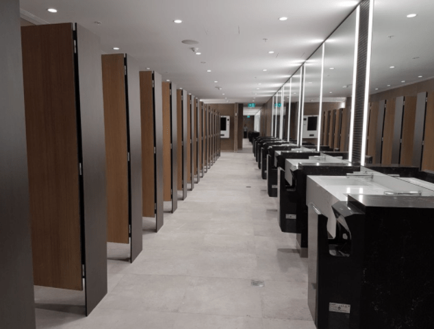 Vách ngăn phòng WC bằng laminate trong các nhà hàng, khách sạn cao cấp
