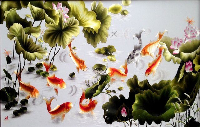Tranh hình cá chép bên hoa sen tượng trưng cho quanh năm của gia chủ sẽ luôn dư dật, tranh hạc đậu cành thông thì tượng trưng cho sự khỏe mạnh trường thọ