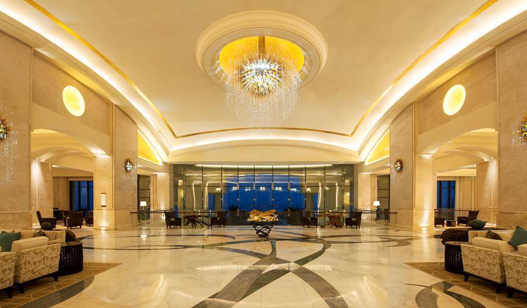 Sảnh khách sạn được bố trí sang trọng và hài hòa với tổng thể thiết kế