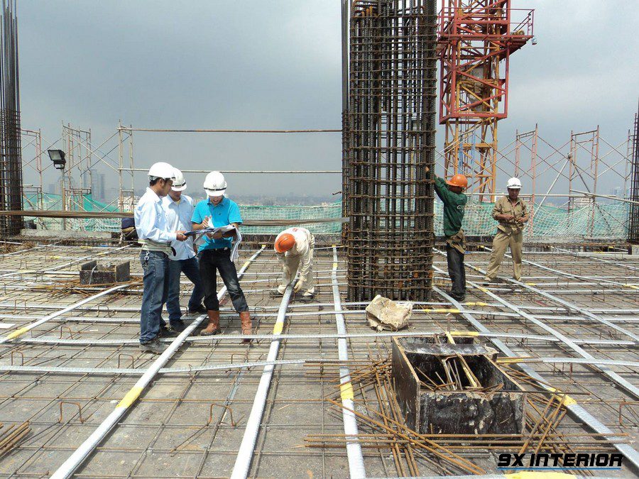 Các bước đổ bê tông cột yêu cầu phải được giám sát kỹ thuật để tránh ảnh hưởng đến chất lượng công trình nhà xây dựng.