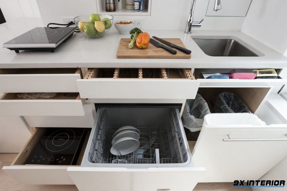 Tủ bếp được thiết kế độc đáo với ngăn trữ đồ tiện ích cho gia đình